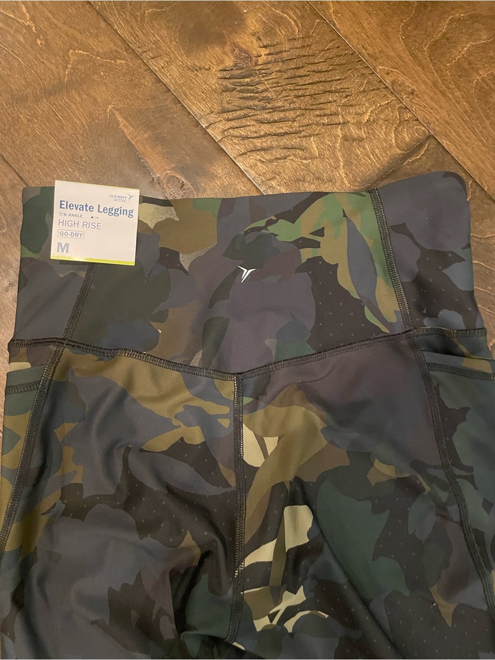Old Navy Women’s Camo Leggings - Green & Black - Picture 3 of 3
